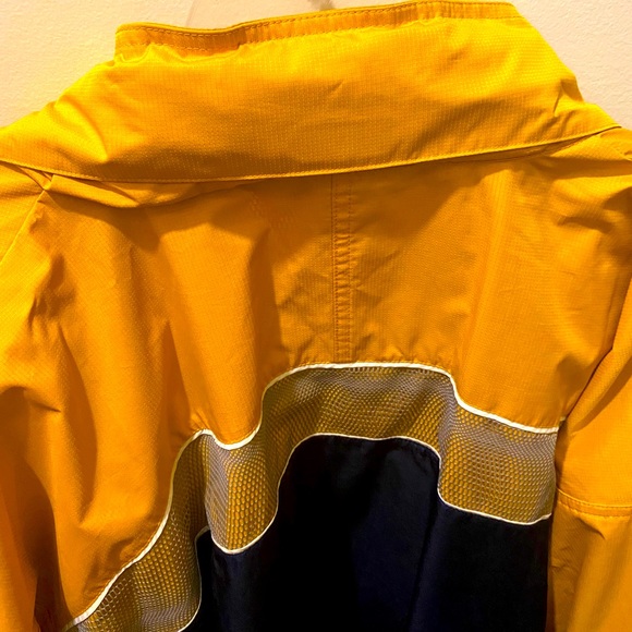 🛑Sold Reebok~Mens lightweight gym jacket, 💛💙 with white trim front zipper - Picture 8 of 11